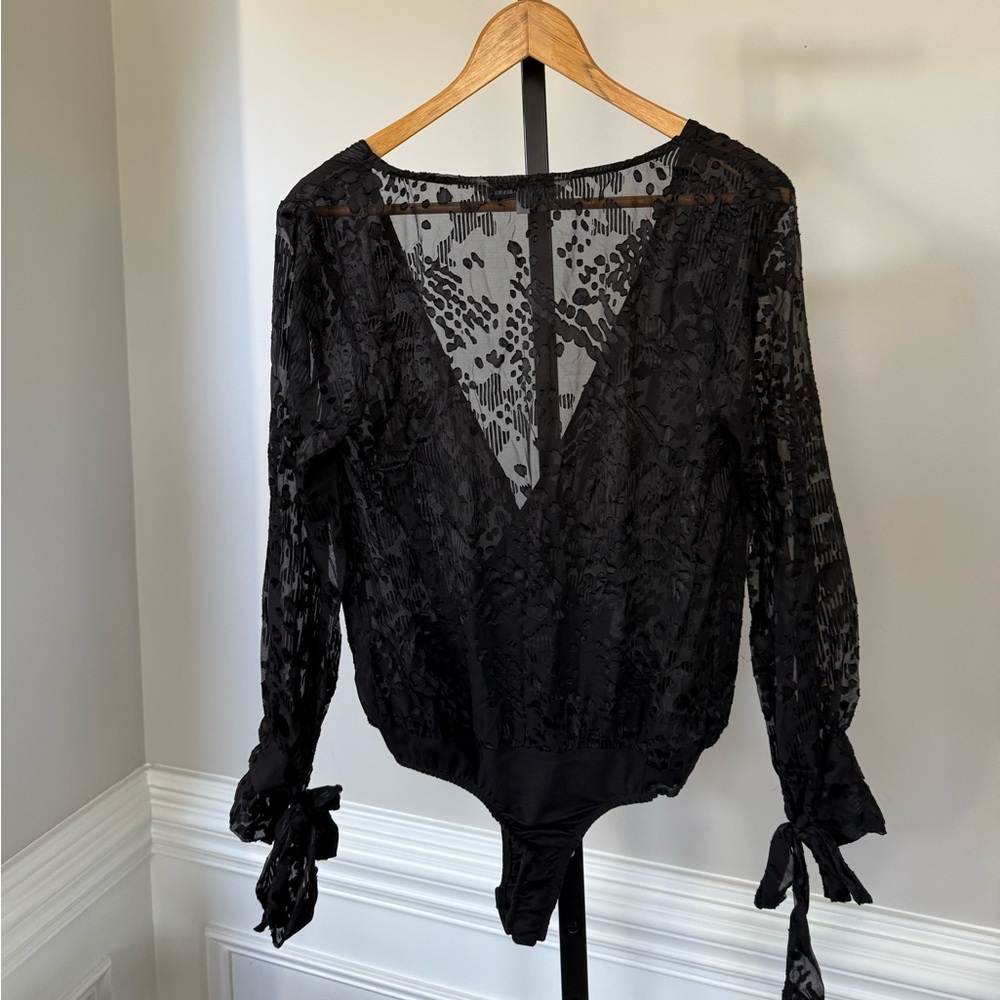 Cupcakes and Cashmere blouse bodysuit lace - Picture 2 of 4